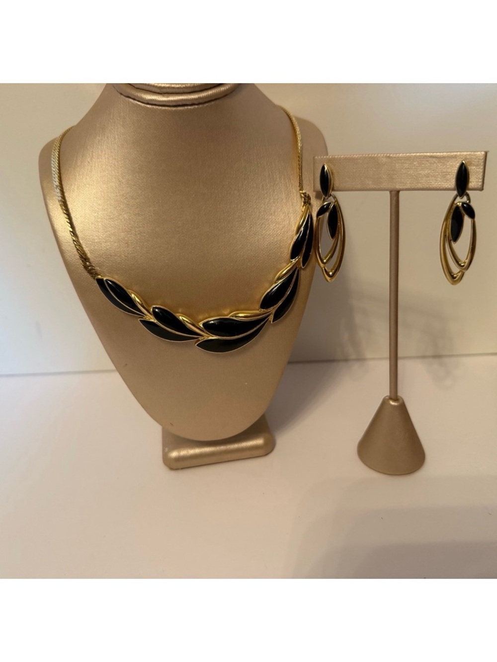 TRIFARI TM SET NECKLACE PIERCED EARRINGS GOLD TONE BLACK ENAMEL VINTAGE